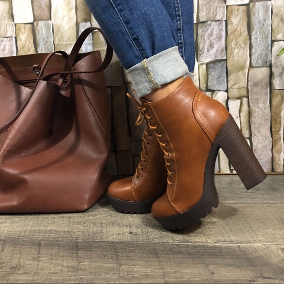 TAN LACE UP CHUNKY PLATFORM ANKLE - Picture 6 of 8